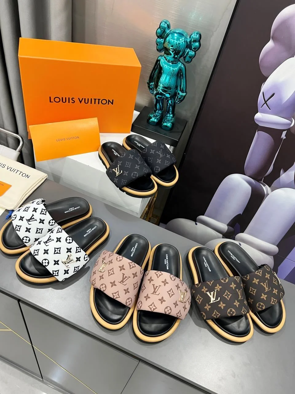 Louis Vuitton Slippers Practical 31138