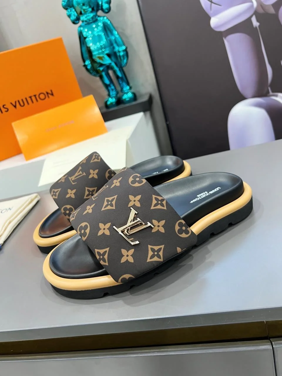 Louis Vuitton Slippers Practical 31138