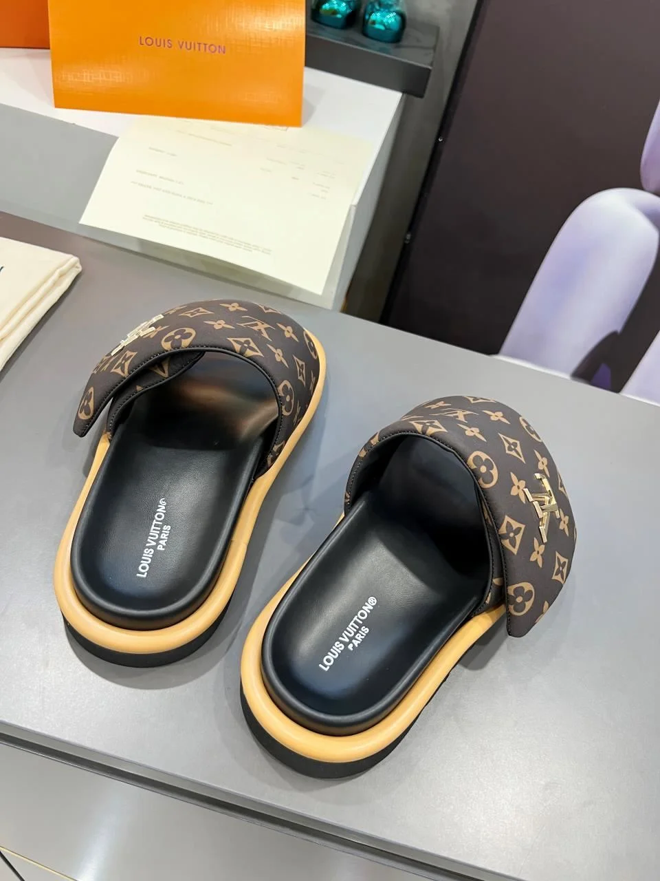 Louis Vuitton Slippers Practical 31138