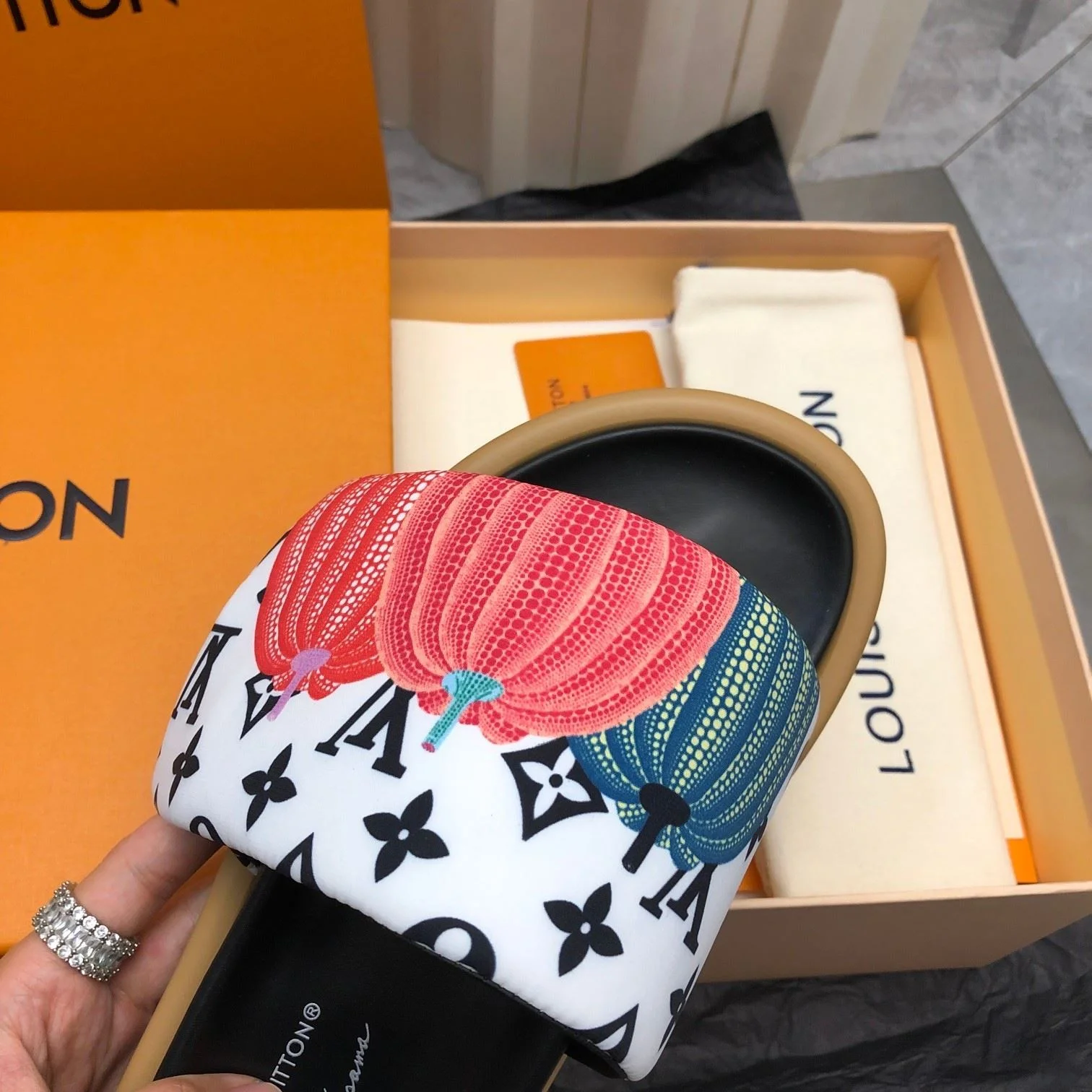 Classic Louis Vuitton Slippers 31119