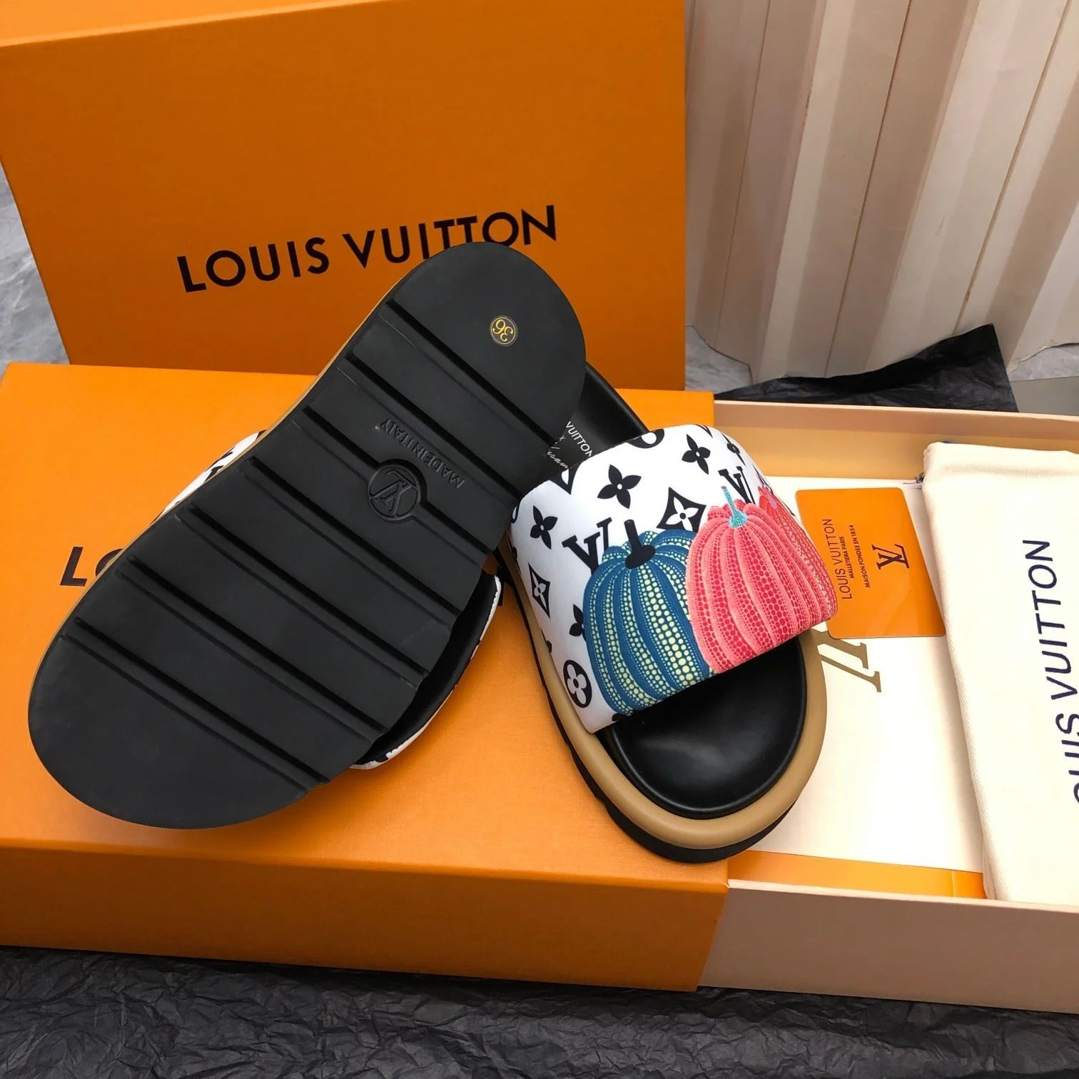 Classic Louis Vuitton Slippers 31119
