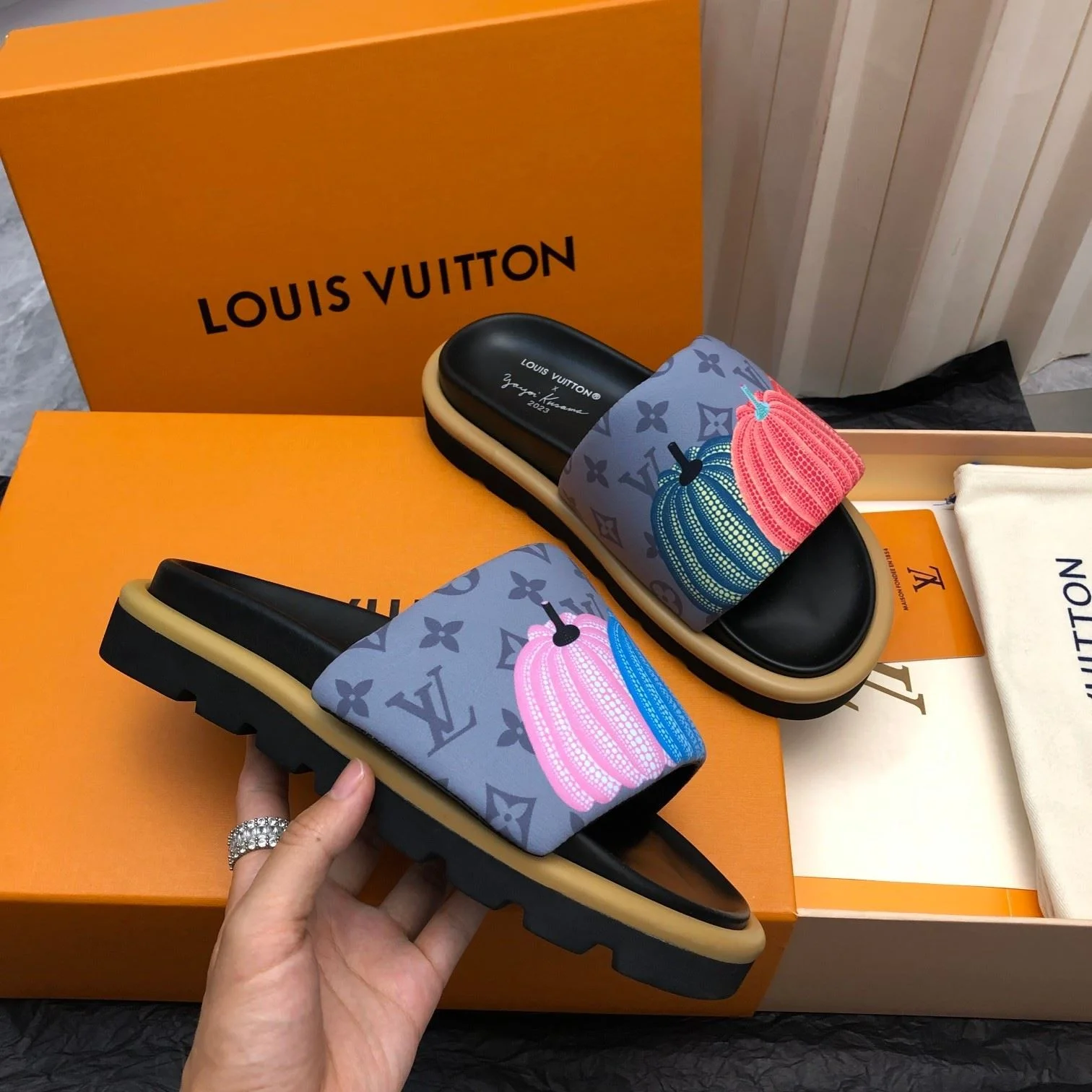 Louis Vuitton Slippers Lightweight 31131