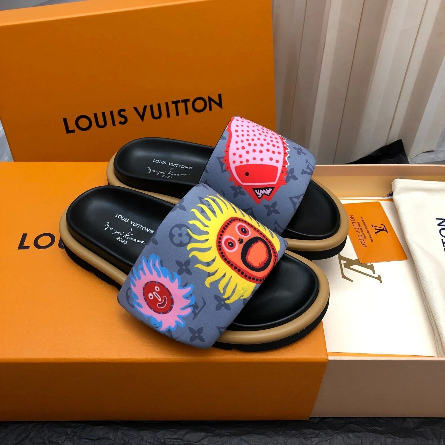 Supportive Louis Vuitton Slippers 31116