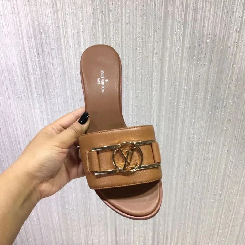 Effortless Louis Vuitton Slippers 31115