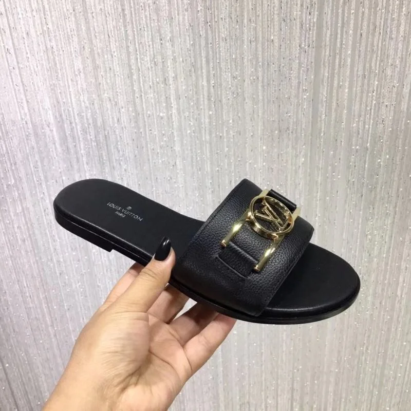 Minimalist Louis Vuitton Slippers 31112