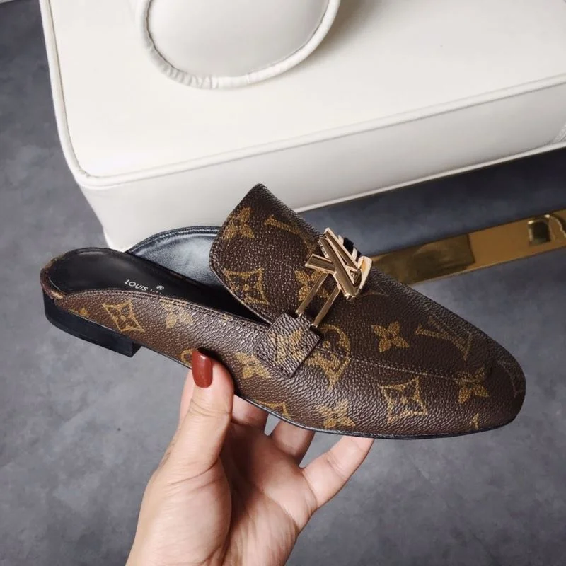 Sporty Louis Vuitton Slippers 31100