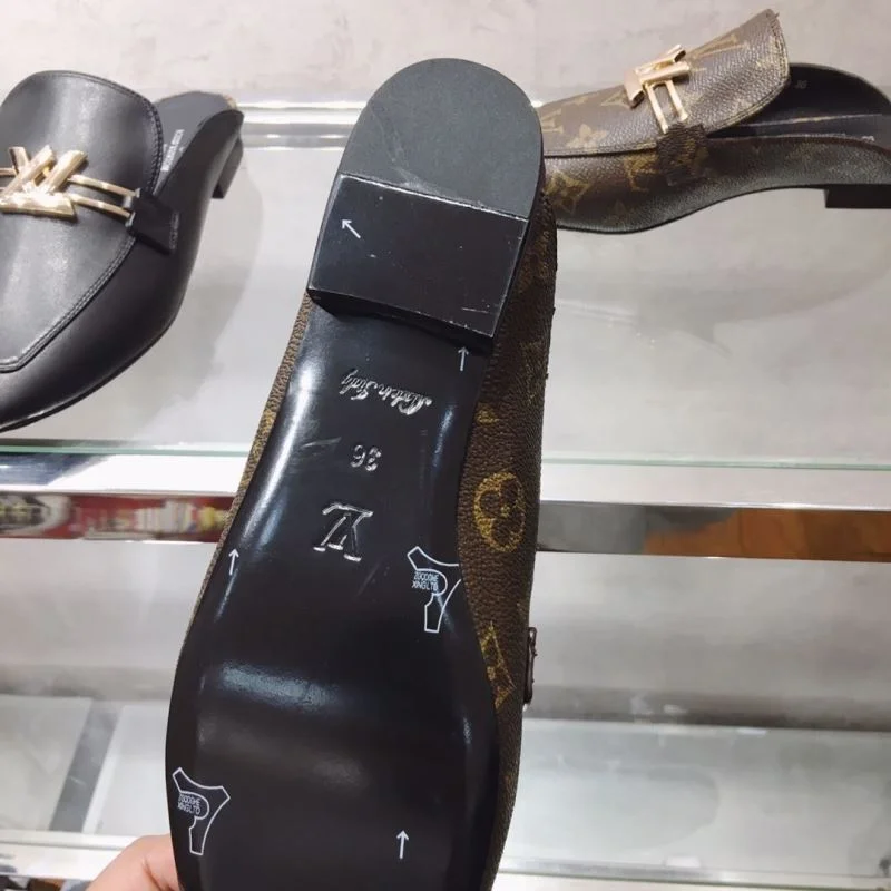 Sporty Louis Vuitton Slippers 31100