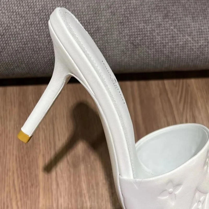 Cozy Louis Vuitton Slippers 31093