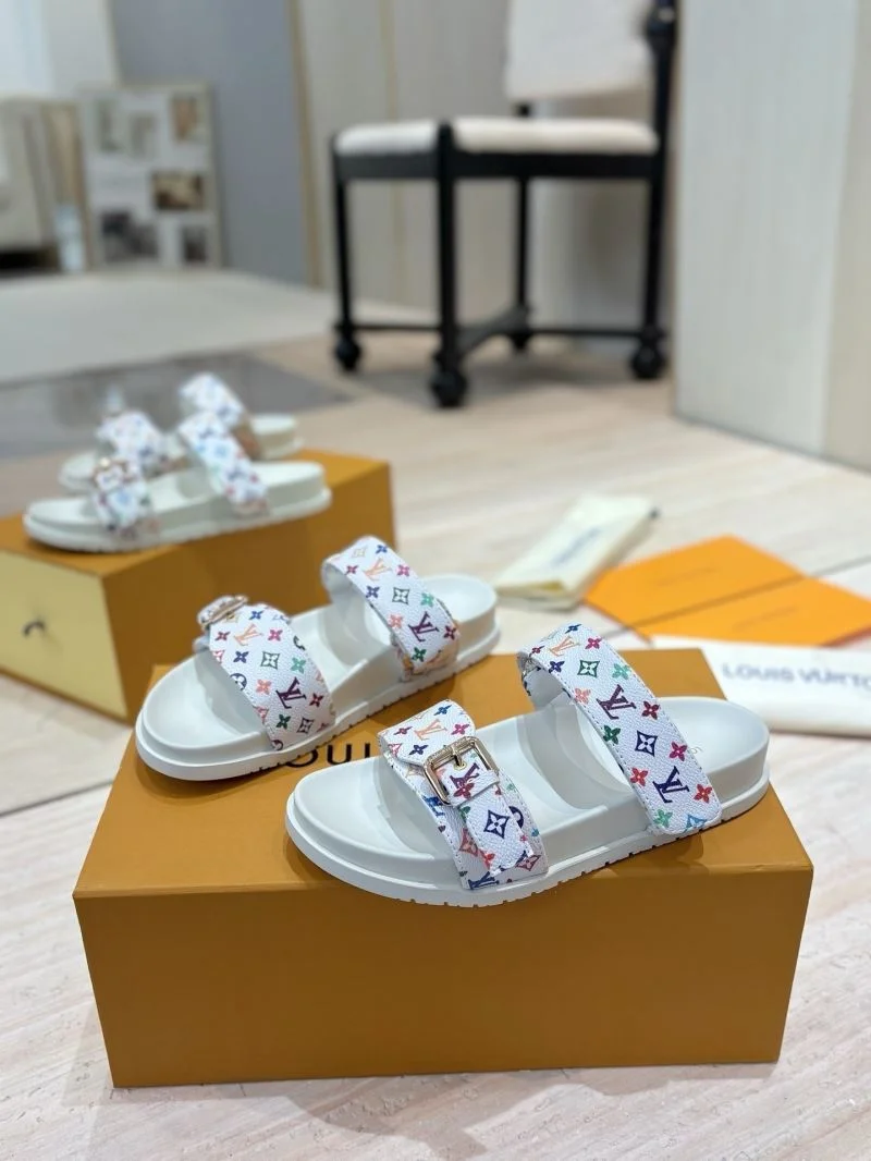 ModernLook Louis Vuitton Slippers 31064