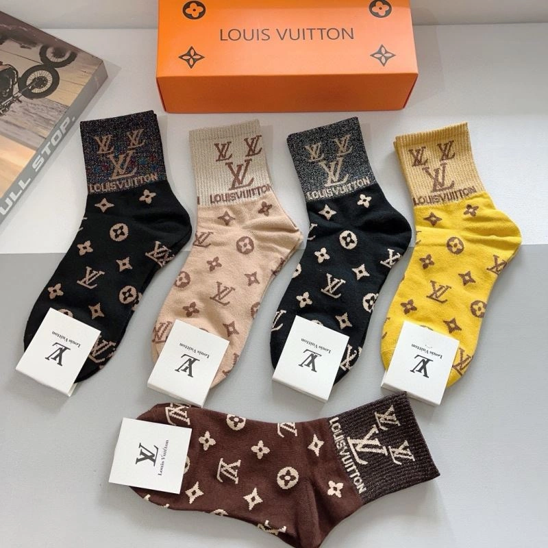 Sporty Louis Vuitton Socks 273216