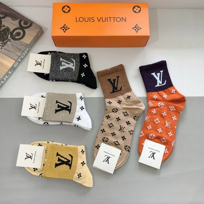 Sporty Louis Vuitton Socks 273225