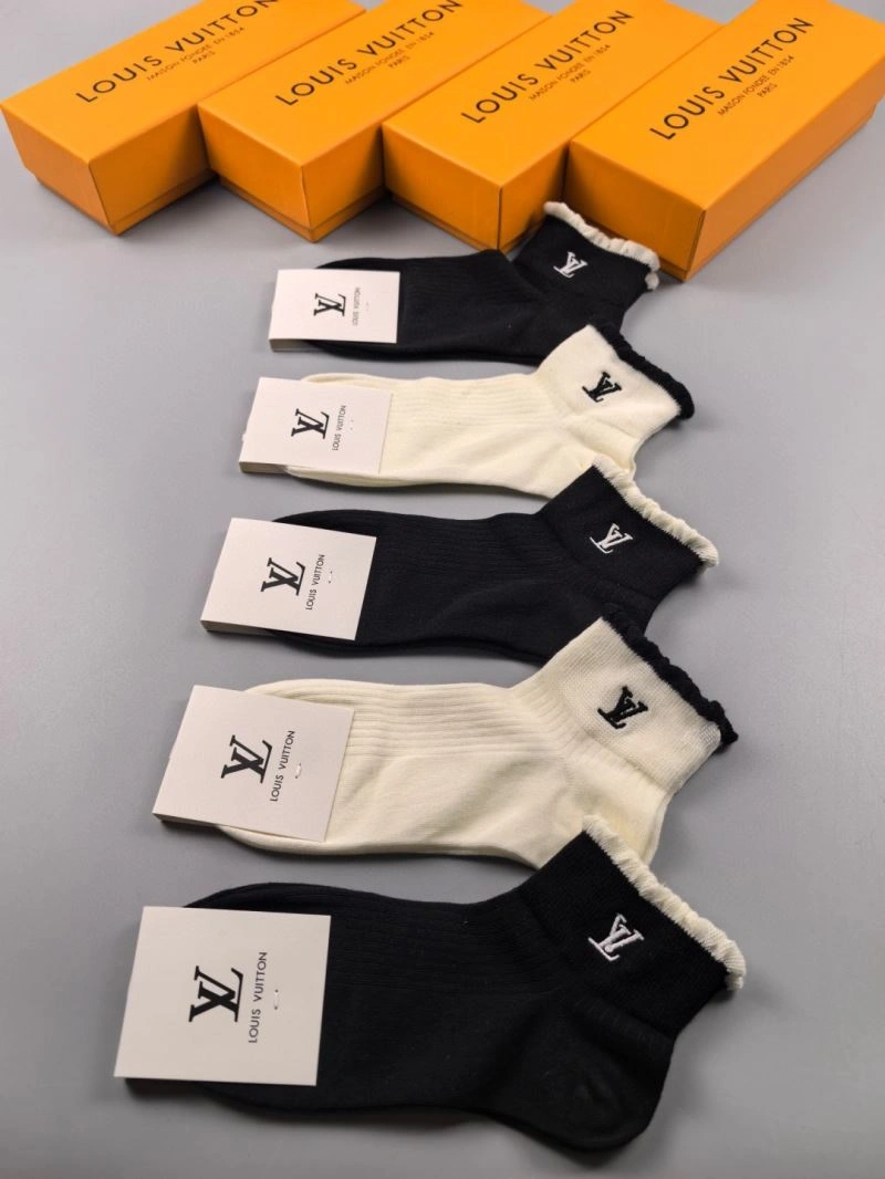 Flexible Louis Vuitton Socks 273606