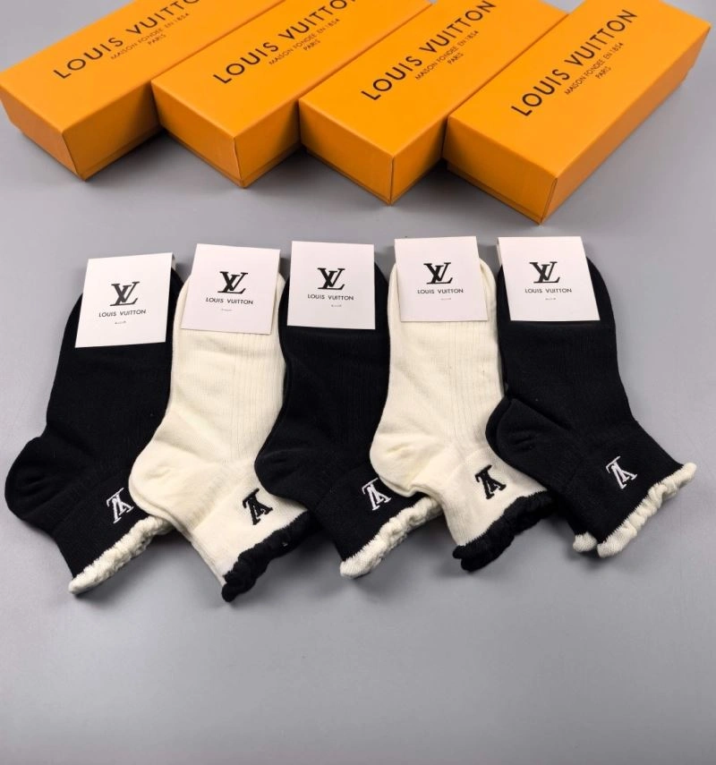 Flexible Louis Vuitton Socks 273606
