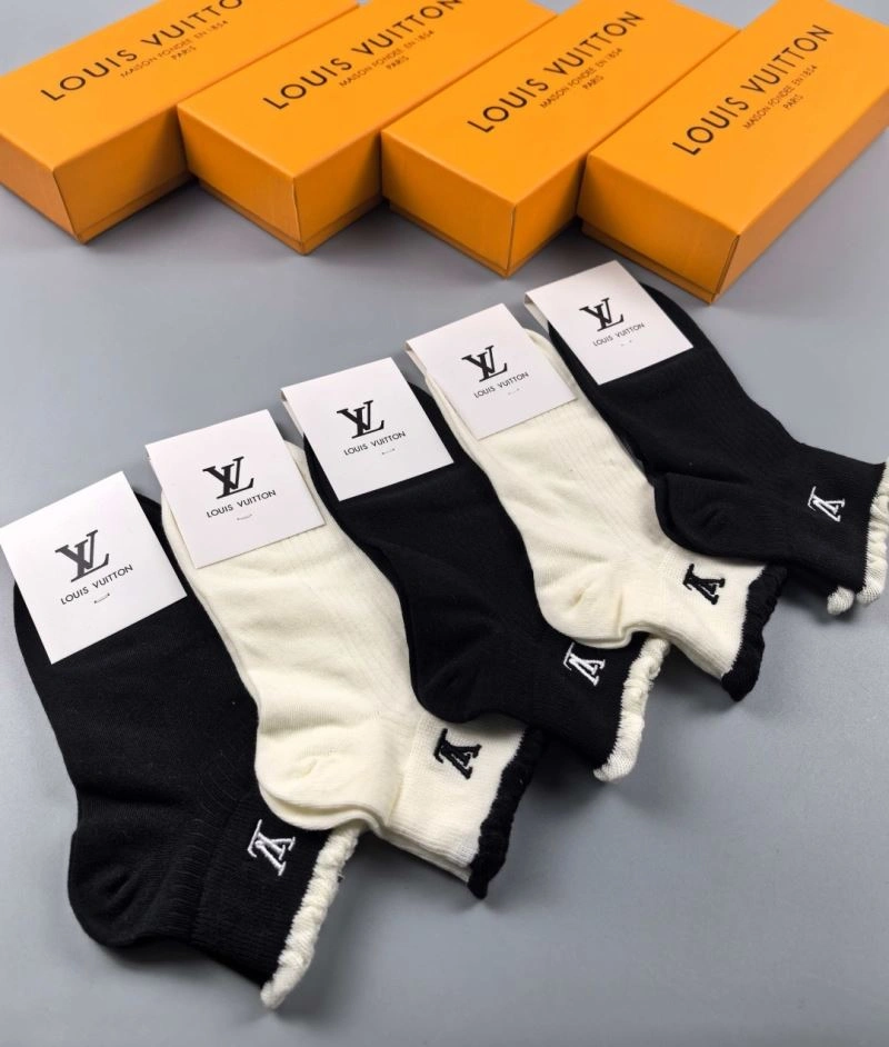 Flexible Louis Vuitton Socks 273606