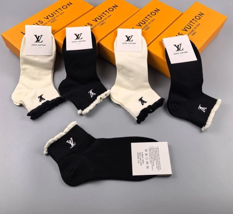 Flexible Louis Vuitton Socks 273606