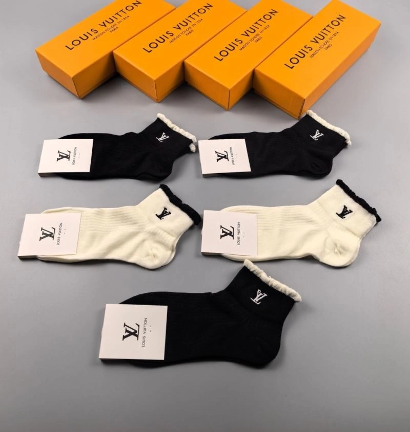 Flexible Louis Vuitton Socks 273606