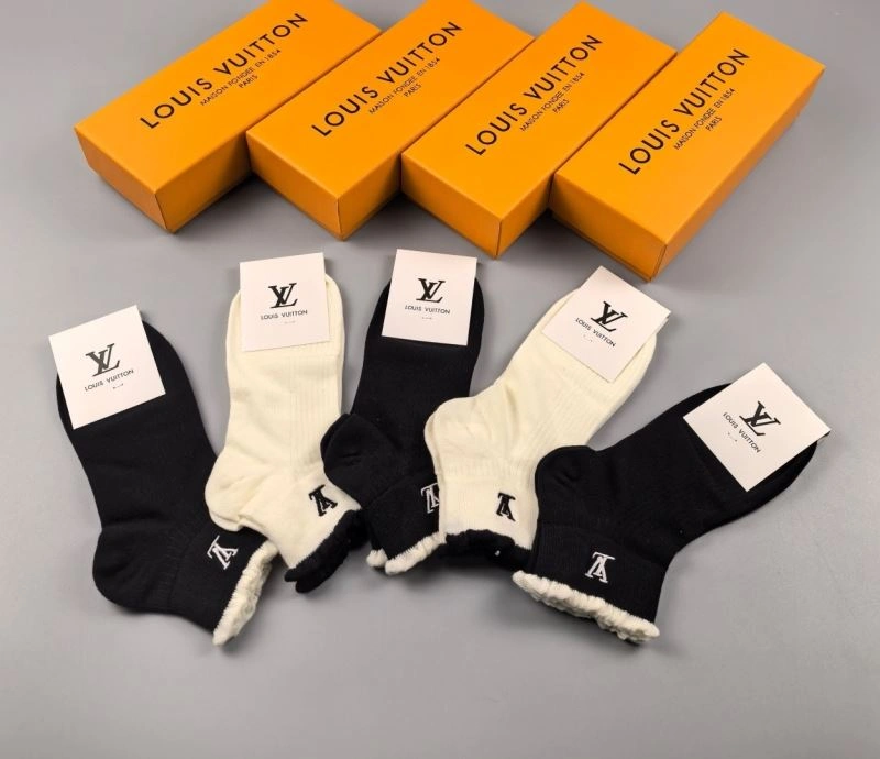Flexible Louis Vuitton Socks 273606