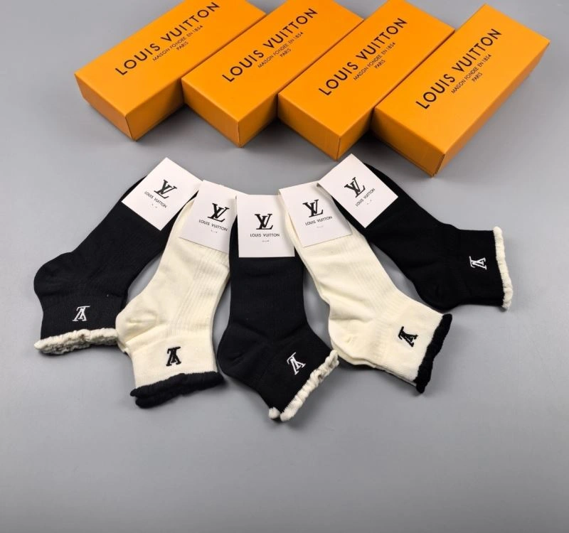 Flexible Louis Vuitton Socks 273606