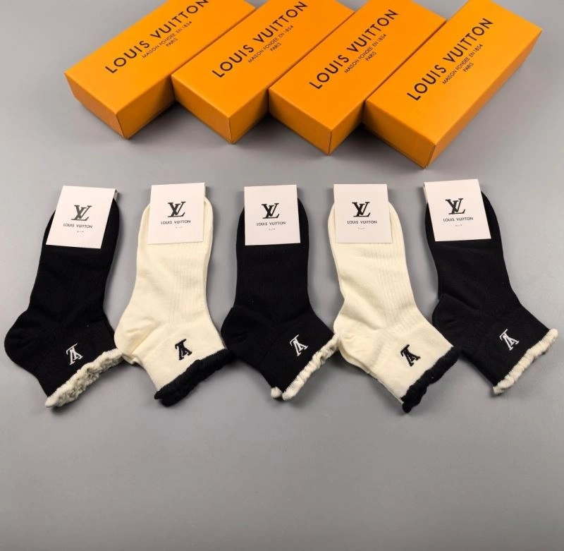 Flexible Louis Vuitton Socks 273606