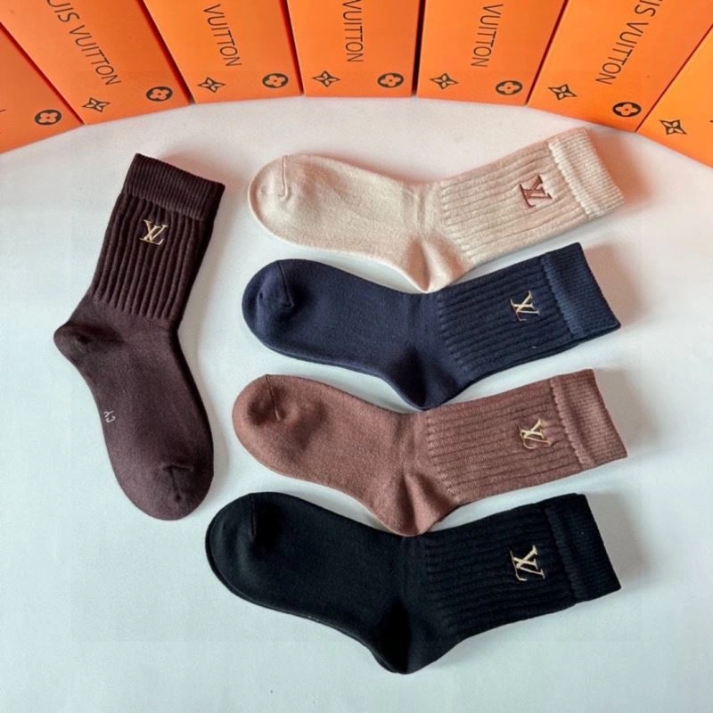 Snug Louis Vuitton Socks 273536