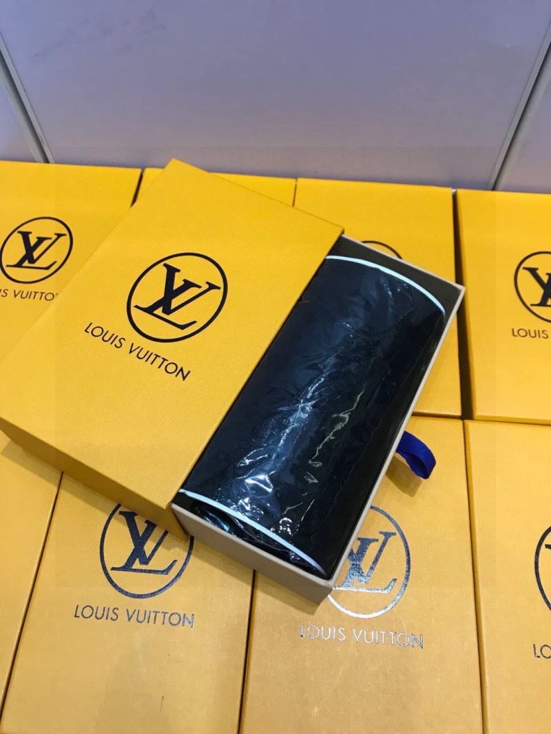 UrbanChic Louis Vuitton Socks 273541