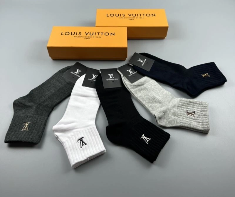 Supportive Louis Vuitton Socks 274616