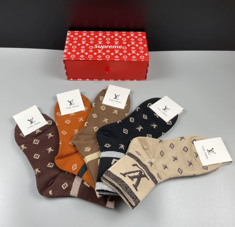 Flexible Louis Vuitton Socks 274139