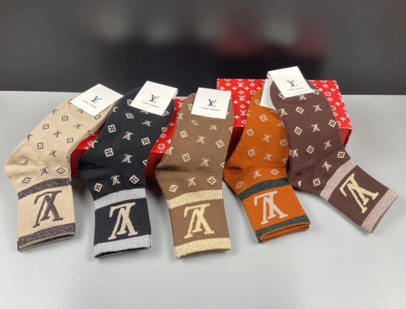 Flexible Louis Vuitton Socks 274139
