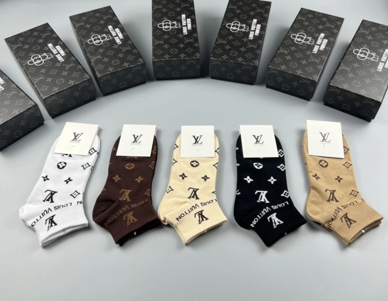 Sleek Louis Vuitton Socks 274118