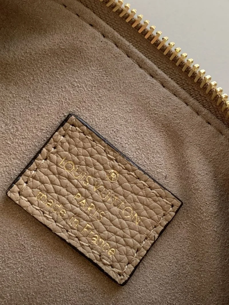 Bold Louis Vuitton Speedy Bags 41839