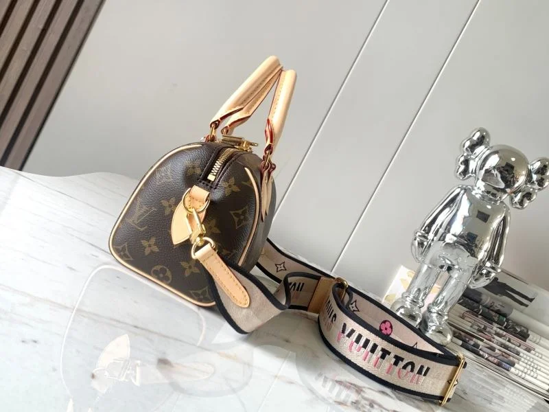 Versatile Louis Vuitton Speedy Bags 38790