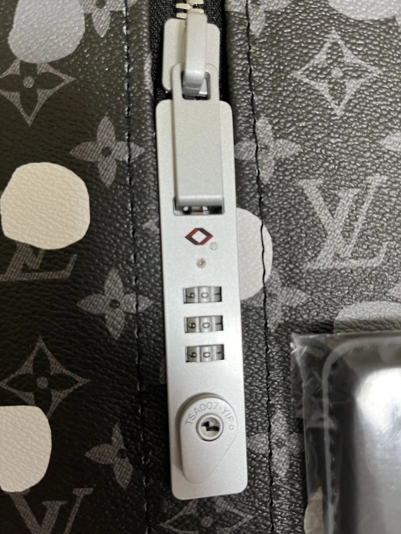 ModernLook Louis Vuitton Suitcase 65649