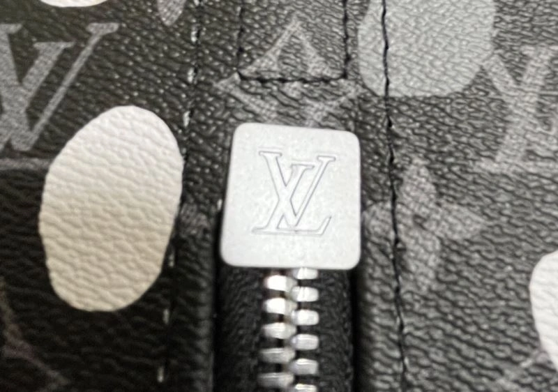 ModernLook Louis Vuitton Suitcase 65649