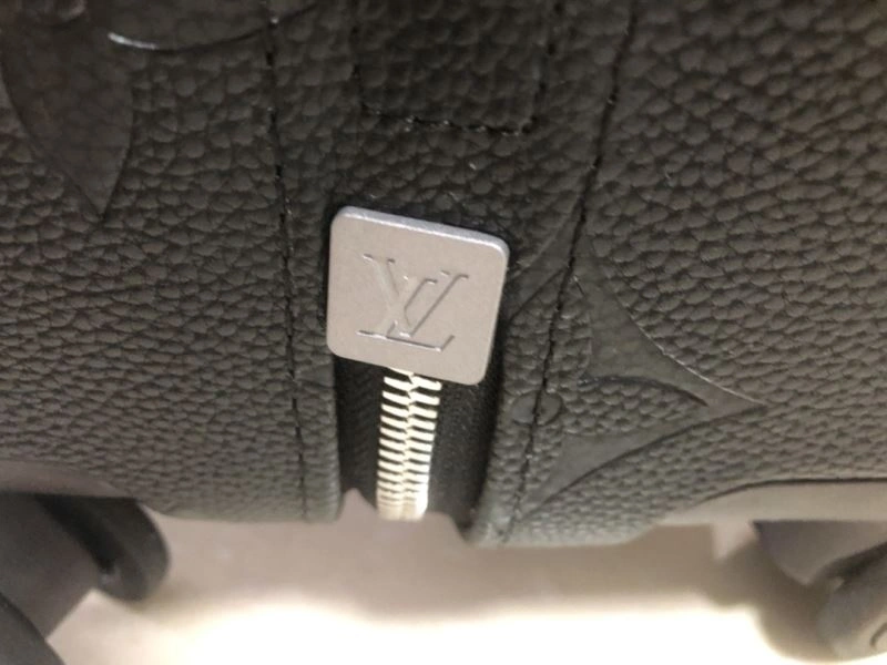 Sleek Louis Vuitton Suitcase 65527
