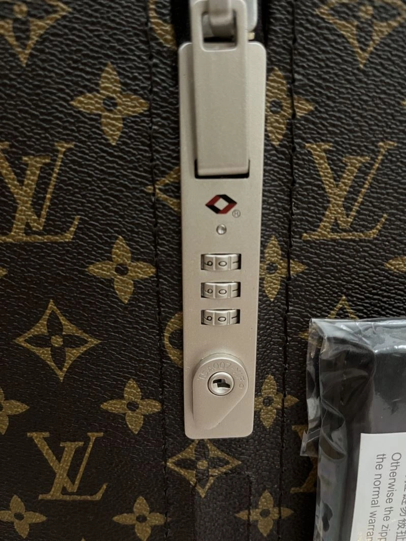 Louis Vuitton Suitcase ModernLook 65502