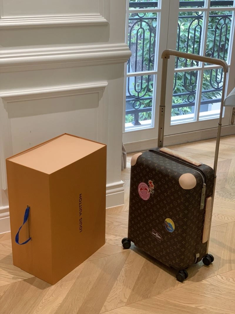 Versatile Louis Vuitton Suitcase 65444