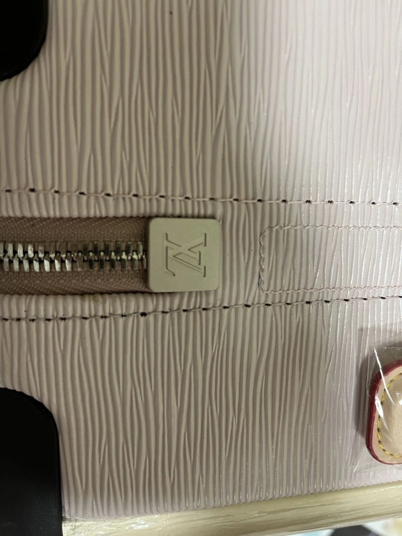 Supportive Louis Vuitton Suitcase 65425