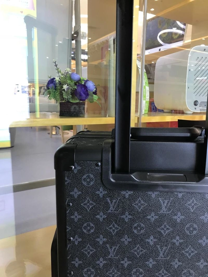 Breathable Louis Vuitton Suitcase 65387
