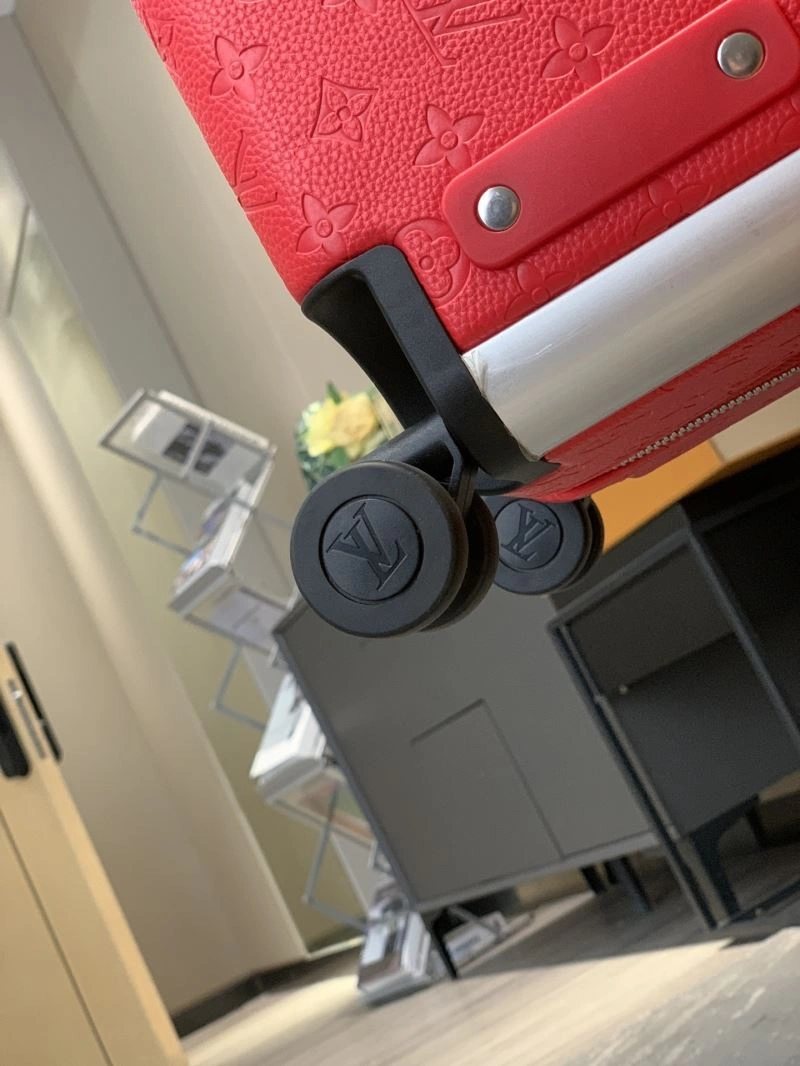 Effortless Louis Vuitton Suitcase 65395