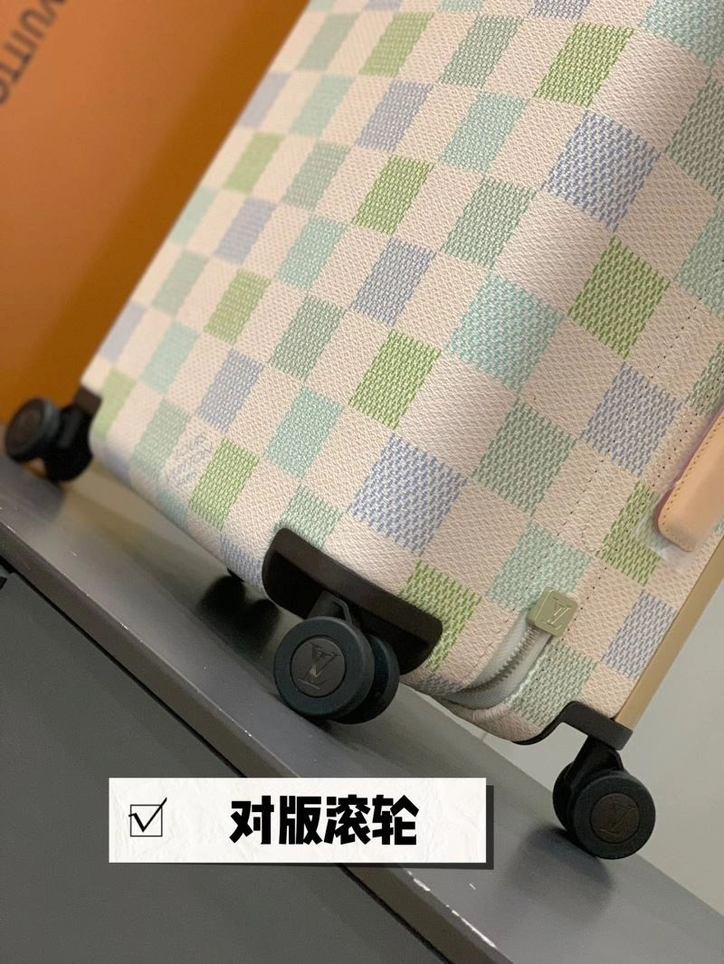 Lightweight Louis Vuitton Suitcase 71513