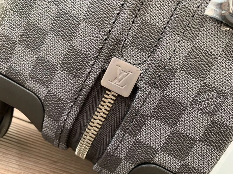RelaxedFit Louis Vuitton Suitcase 71472