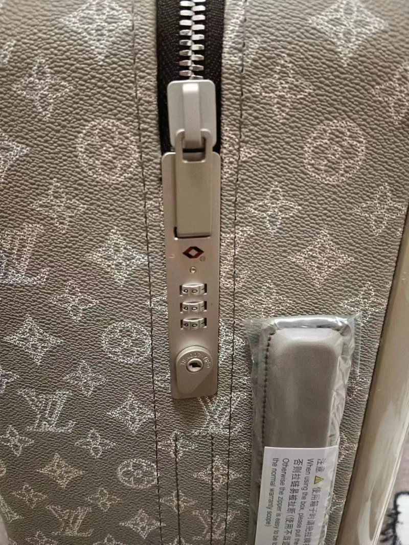 TechFriendly Louis Vuitton Suitcase 71457