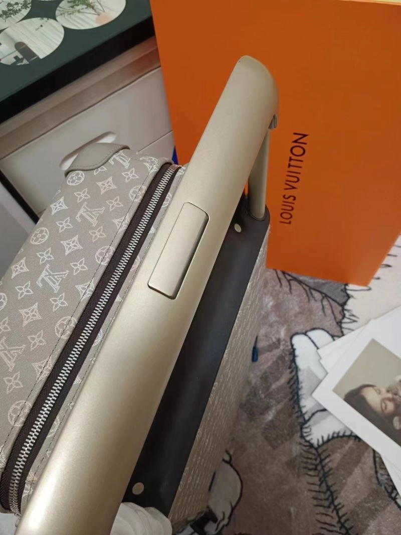 TechFriendly Louis Vuitton Suitcase 71457