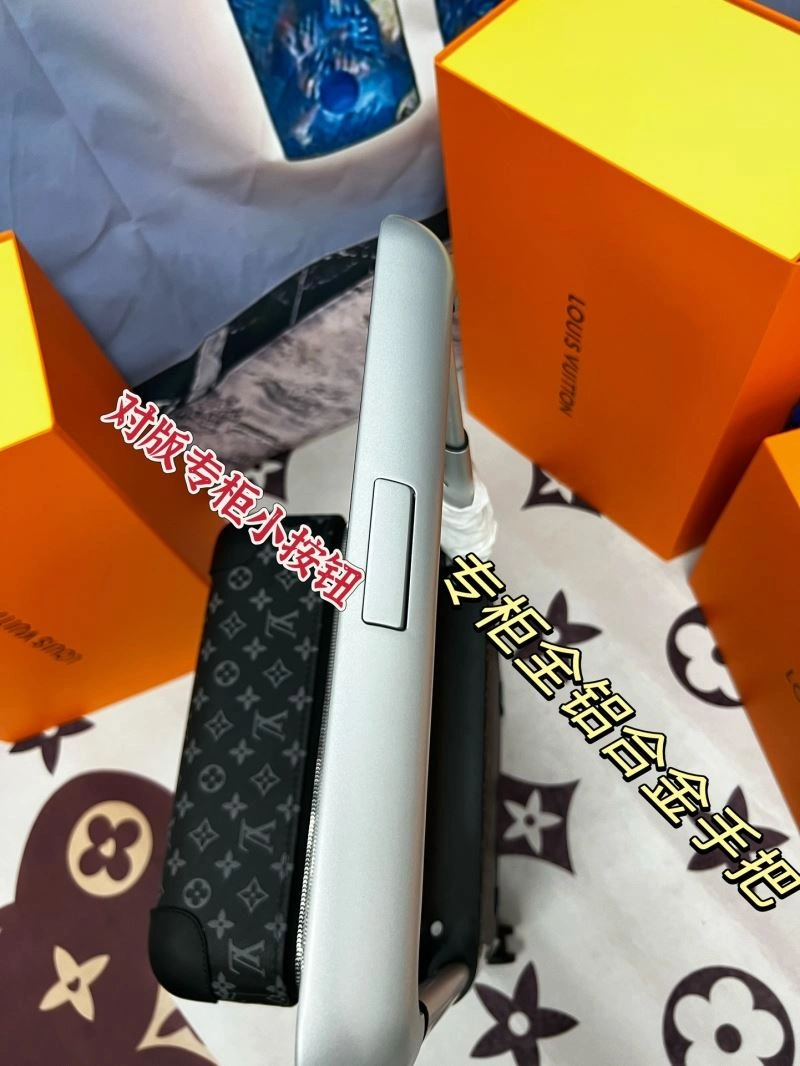 Louis Vuitton Suitcase Minimalist 71446
