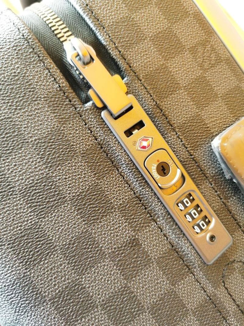 Louis Vuitton Suitcase MoistureWicking 65326