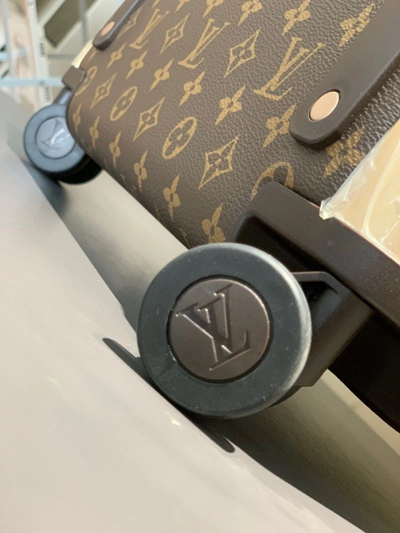 Chic Louis Vuitton Suitcase 65186