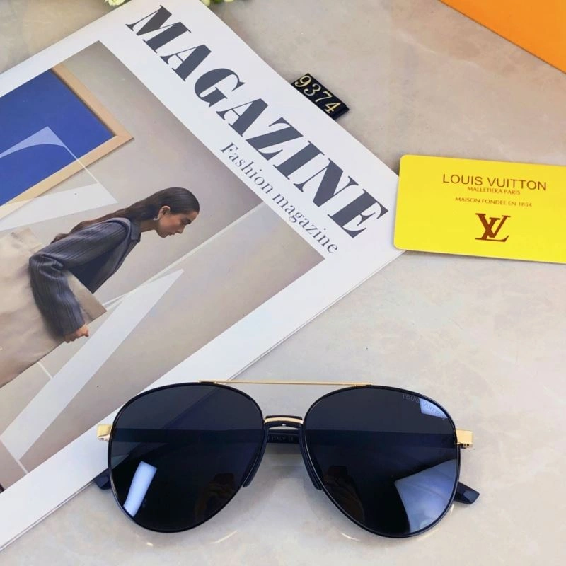 Louis Vuitton Sunglasses Chic 280782
