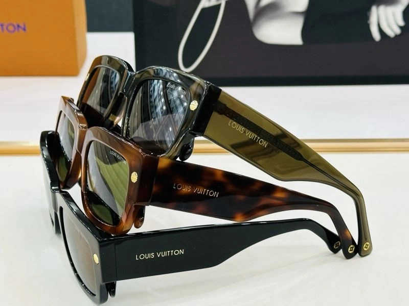 Louis Vuitton Sunglasses Sleek 280768