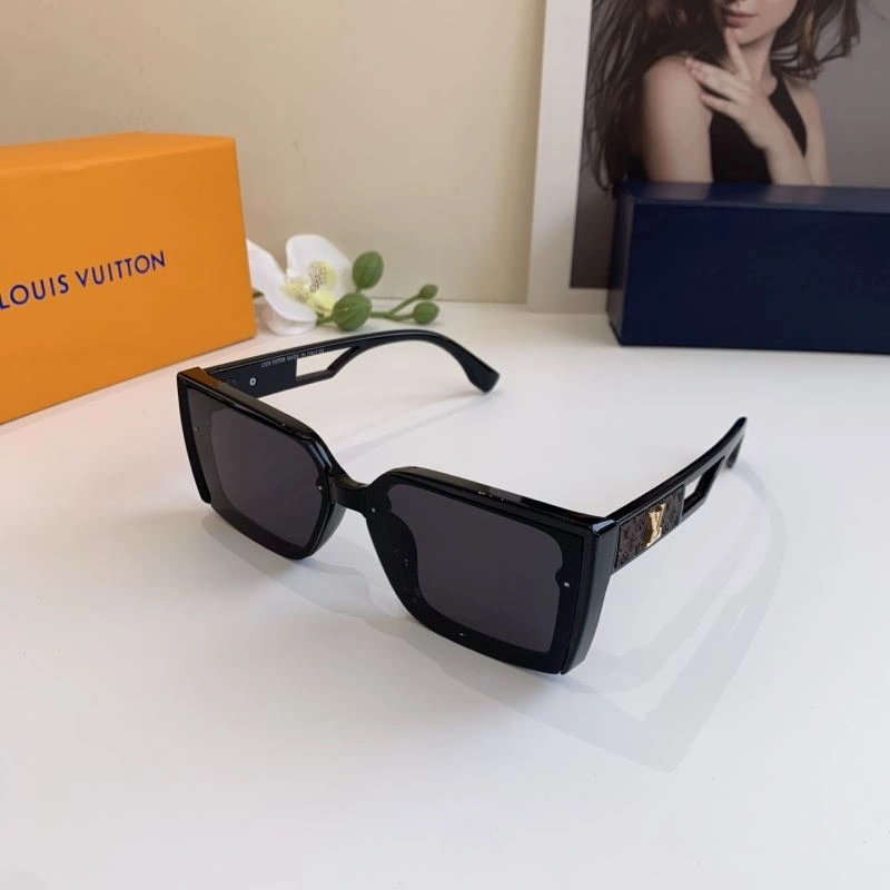 Lightweight Louis Vuitton Sunglasses 280762
