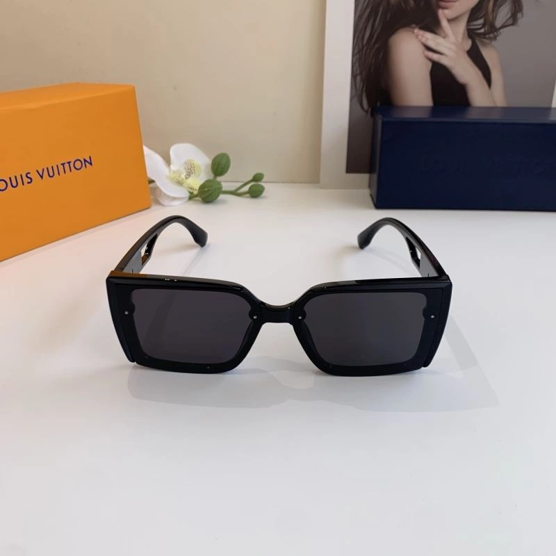 Lightweight Louis Vuitton Sunglasses 280762